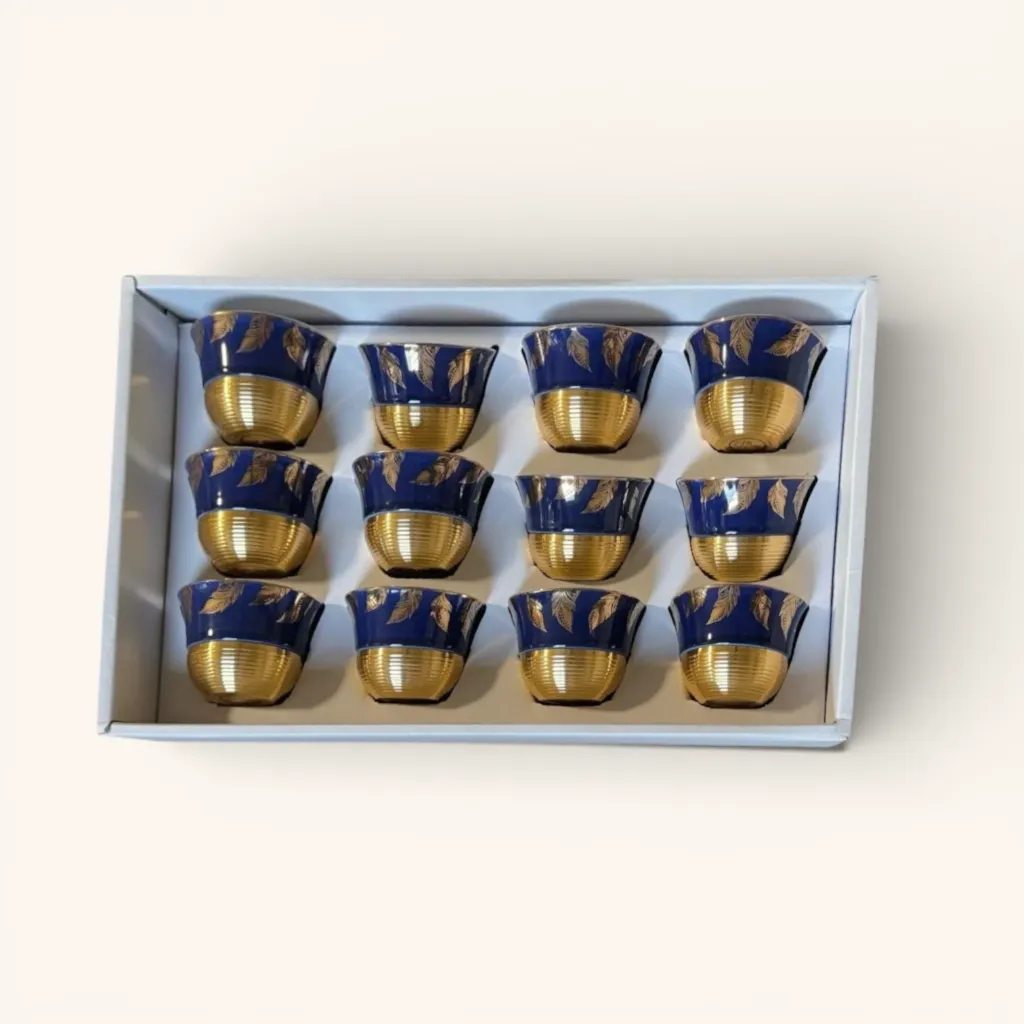 ‏فناجين ‏زرقاء مذهبة